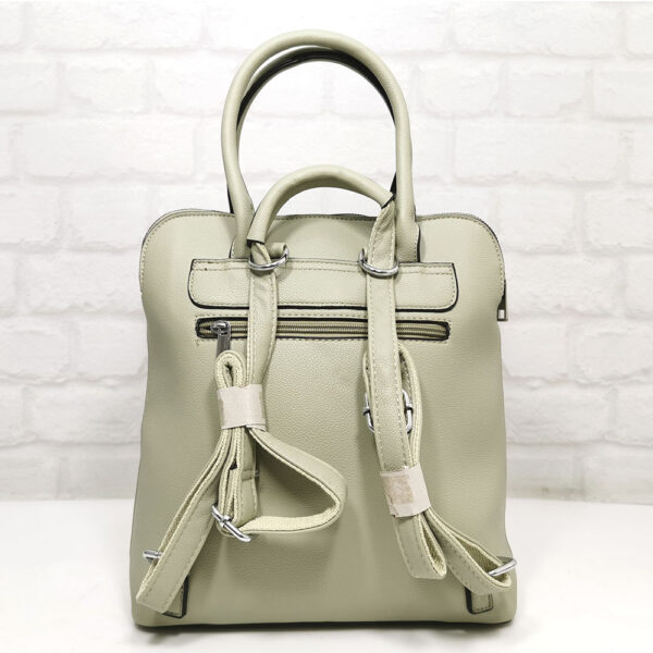 Елегантна дамска раница-чанта Мария С зелена с две отделни прегради и възможност за носене на рамо. Директен внос от Италия.