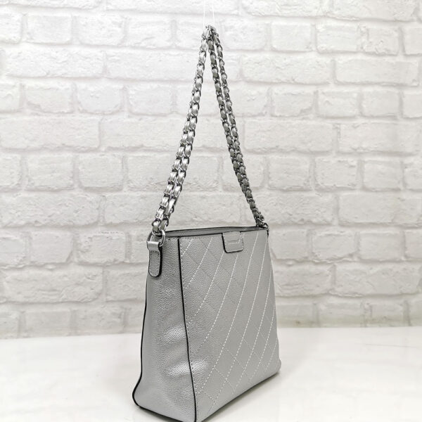 Сребриста дамска чанта, средна по големина - EvrikaShop