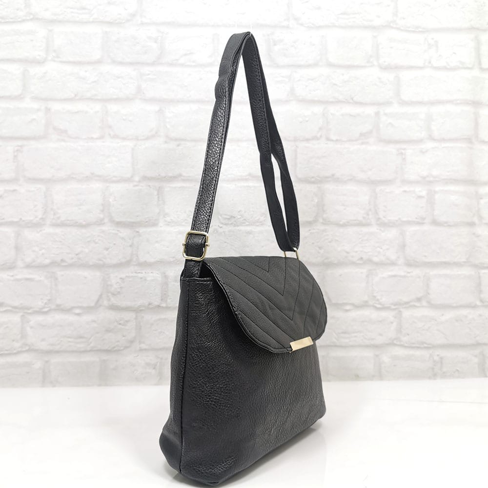 damska-chanta-64-186-4 Спортно-елегантна дамска чанта Еврика в черно - EvrikaShop ®