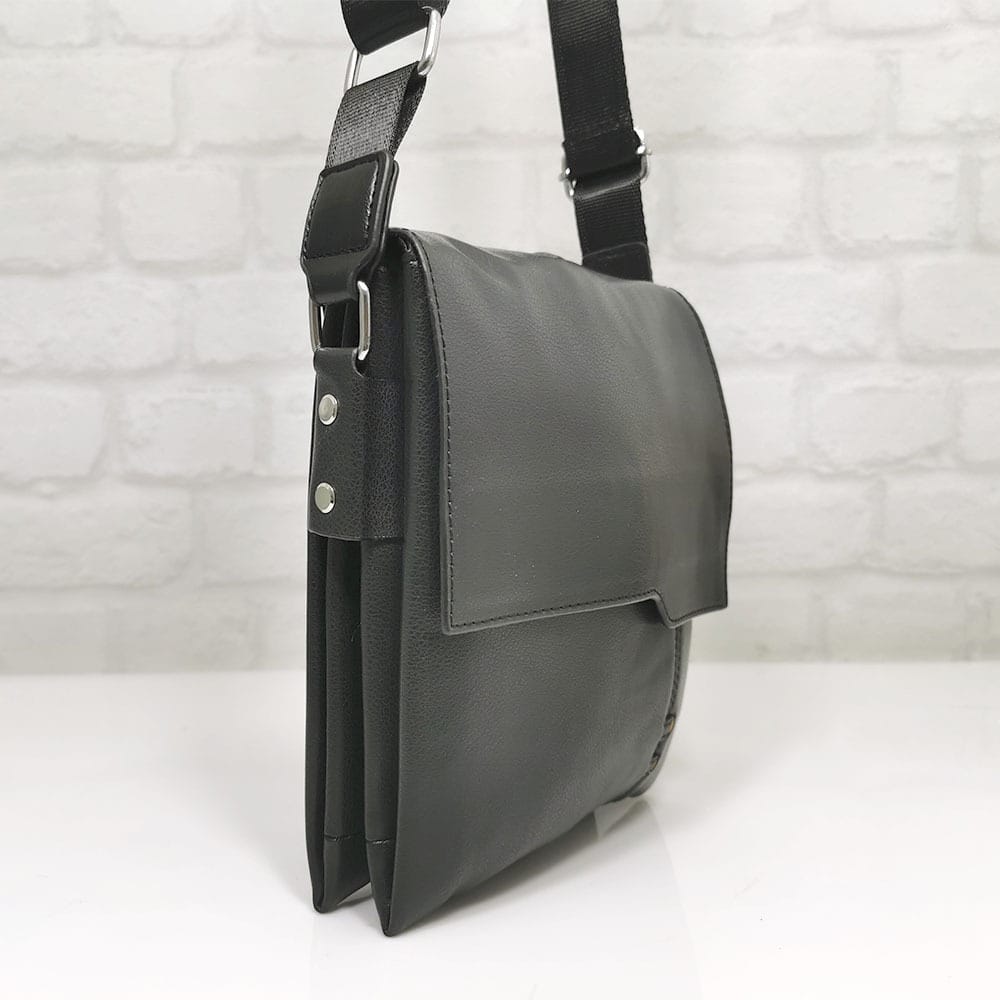 majka-chanta-089-2-1 Средна мъжка чанта от черна кожа - EvrikaShop