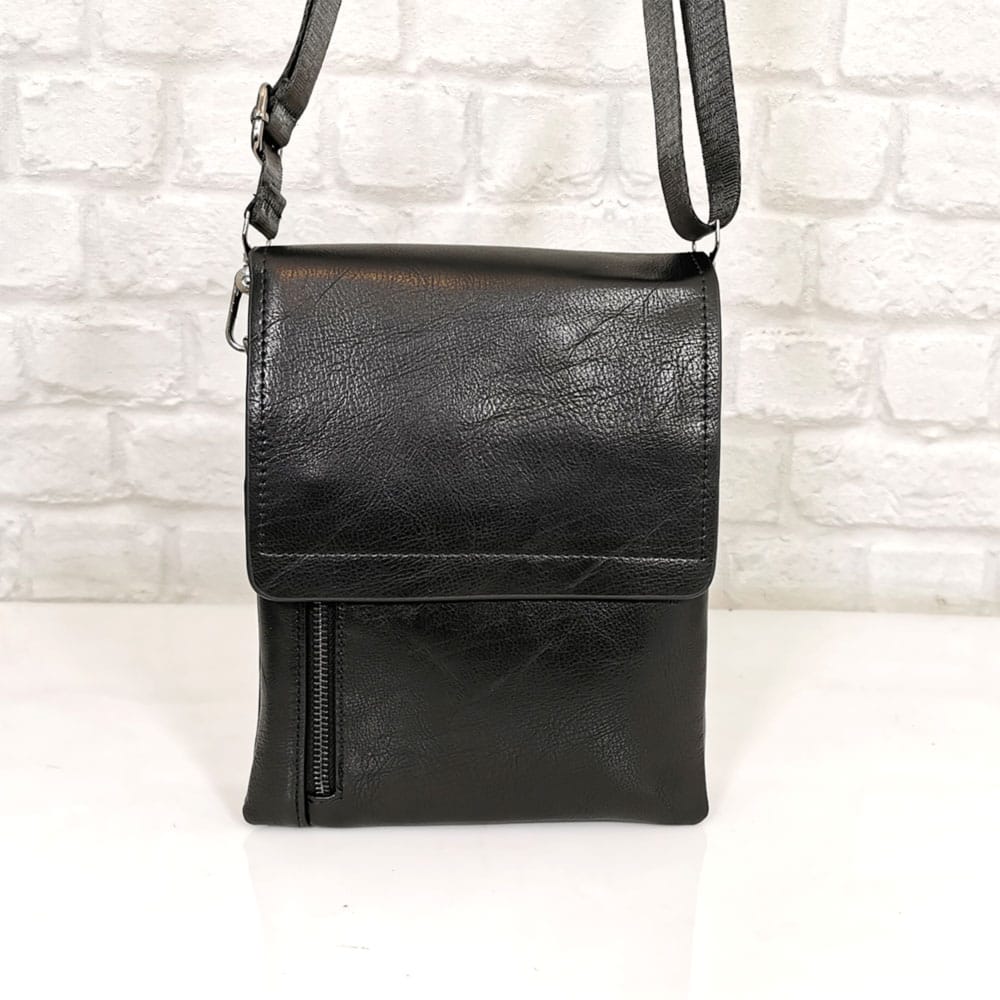 chanta-w17-2 Мъжка чанта W17-2Н черна от еко кожа, средно голяма