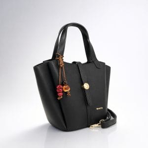 Спортно-елегантна чанта с висулка тип трапец, профил