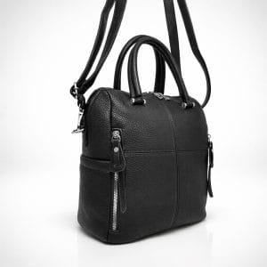 черна чанта-раница средно голяма