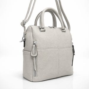 светла чанта с къси дръжки и дълга регулируема презрамка